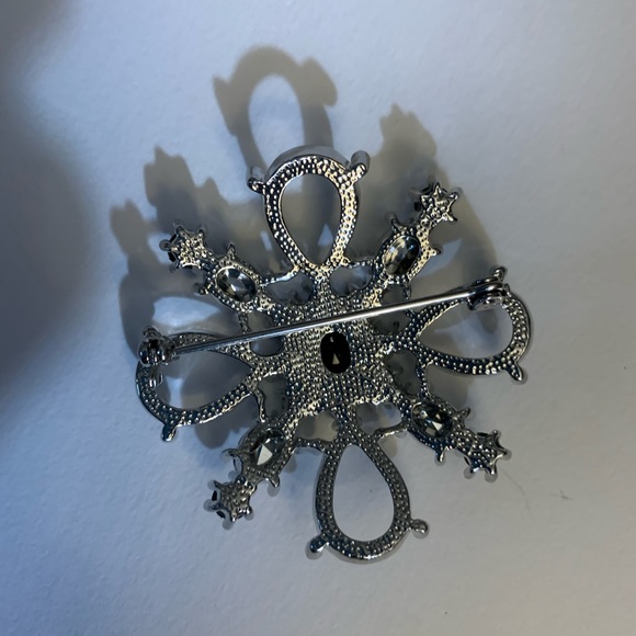 AB rhinestone, black rhinestone brooch/pin - Picture 2 of 2